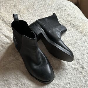 Steve Madden black genuine leather Chelsea boots size 7